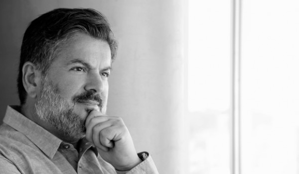 Ξετυλίγοντας τη δυναμική των επιδημιολογικών κυμάτων από τα στελέχη Όμικρον